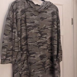 Camo 3/4 sleeved hoodie top